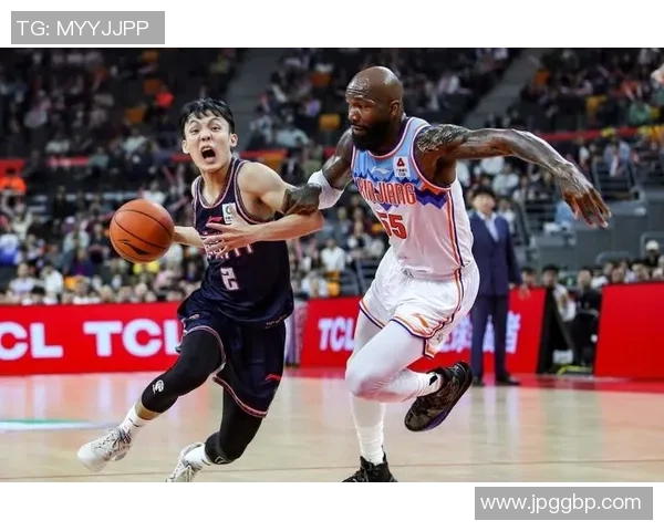 广东宏远与山东争夺总决赛冠军的激烈对决与精彩瞬间回顾 广东宏远与山东争夺总决赛冠军的激烈对决与精彩瞬间回顾