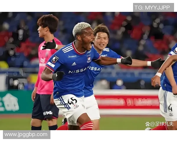 新泻天鹅与横滨的激烈对决揭示了日本足球的魅力与竞争力 新泻天鹅与横滨的激烈对决揭示了日本足球的魅力与竞争力
