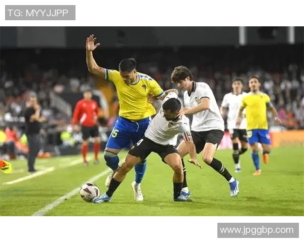 桑坦德竞技迎战卡迪斯争夺西甲联赛关键三分之战